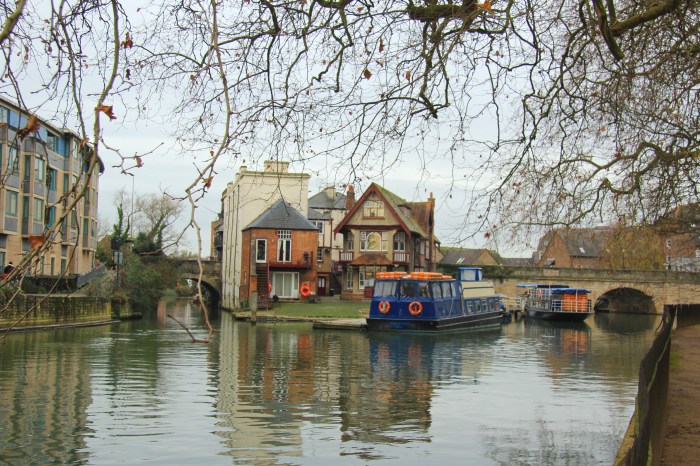 The Folly Bridge--which is to the right and the left of the building in the center--is the site of the historic "ox ford" that gave the city of Oxford its name. 